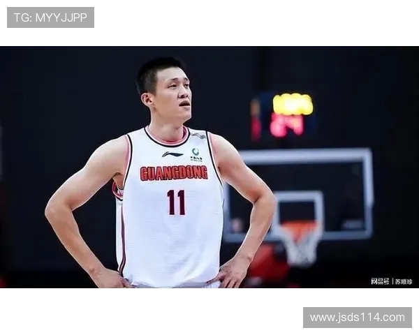 周鹏：从篮球场上的传奇到生活中的榜样，激励年轻一代追逐梦想的故事