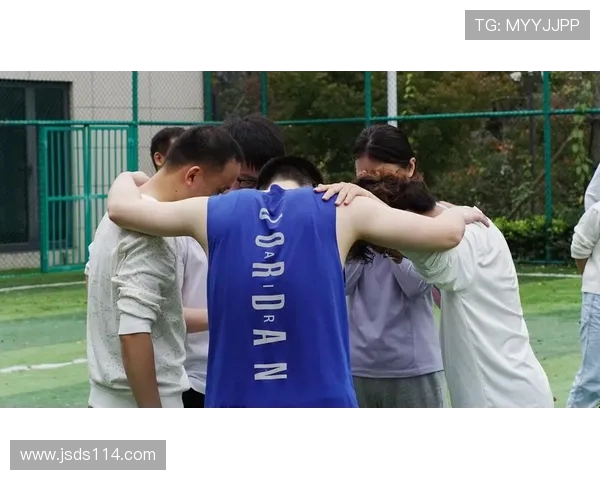 广州飞盘队与西安飞盘队赛后复盘团队协作的精彩瞬间与经验分享